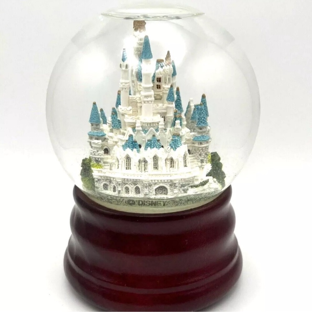 Walt‎ Disney World Cinderella Castle Snow Globe Music Box Collectible